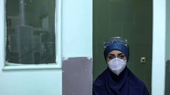 پرستاران زیر سایه تبعیض / چرا فی فور‌ سرویس برای پزشکان جاری است، اما برای پرستاران روشی منسوخ شده است؟ 