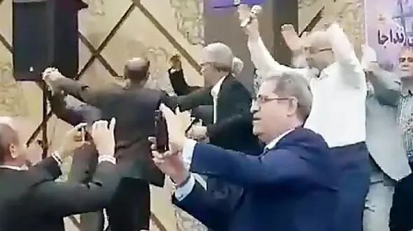 غوغای رقص جذاب بازنشستگان ارتش با آهنگ شاد ! / بهترین فیلمی که تاکنون دیده اید !