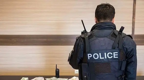 بازداشت عامل بدنامی پلیس پردیس / پول به جیب می زد  + جزییات