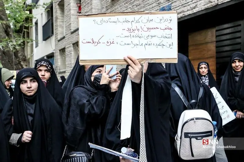 تجمع معترضان در مقابل سفارت مجارستان در تهران 