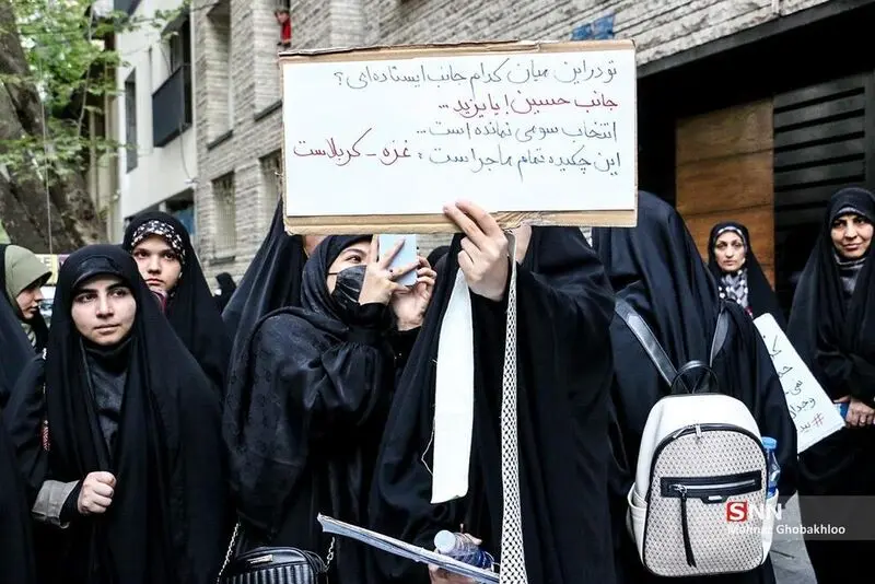 تجمع معترضان در مقابل سفارت مجارستان در تهران 