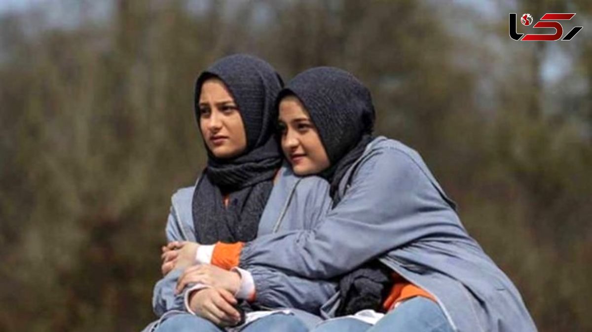 عکس سفر در زمان /  «سارا و نیکا» مشغول خواب در پشت صحنه سریال پایتخت؛ سال 96