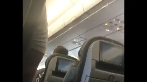 بازداشت مردی که قصد ورود به کابین خلبان را داشت + فیلم