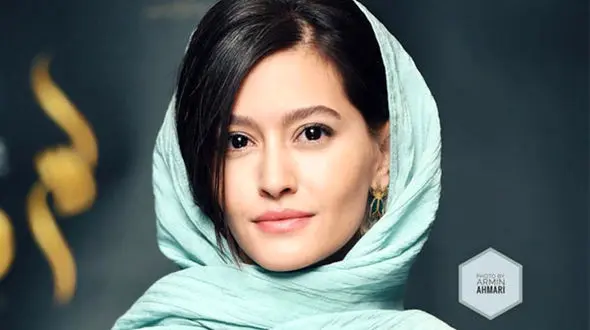 شباهت فاحش پردیس احمدیه به مادر خیلی جوانش ! / انگار سیب از وسط نصف شده اند ! + عکس