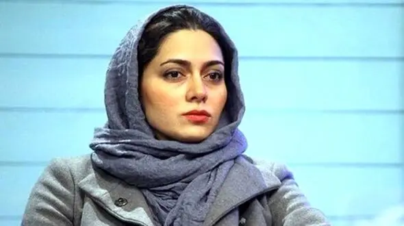 عکس؛ سفر به تاریخ؛ «پگاه آهنگرانی» در حال گفتگو با «حسن روحانی»؛ سال 1392