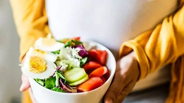 چگونه حالت تهوع بارداری را کاهش دهیم؟ راهکارهای موثر برای مادران