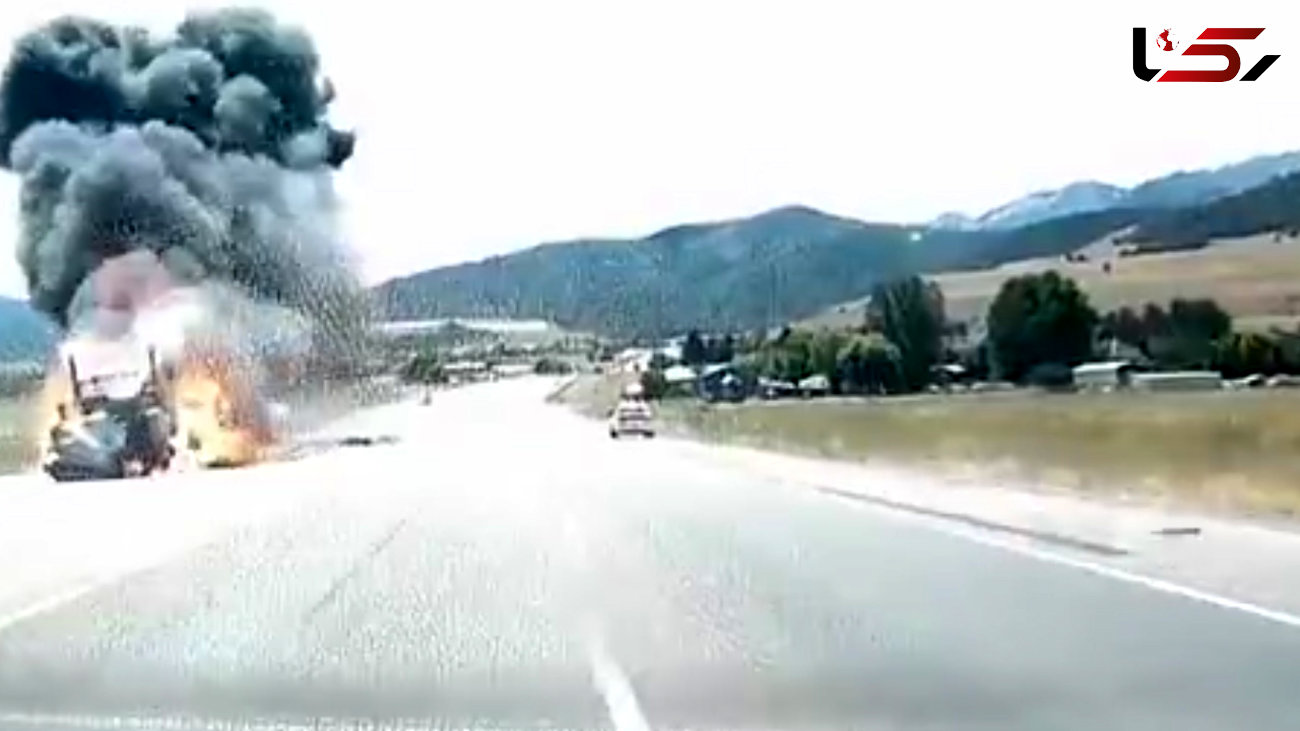 برخورد دو کامیون و وقوع انفجاری مهیب وسط  بزرگراه + فیلم و عکس