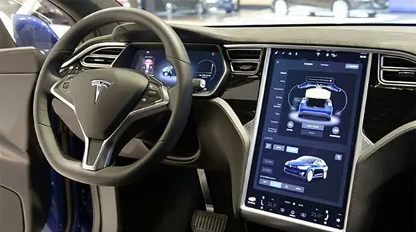 رانندگی با خودرو تسلا برای اولین بار در خیابان های تهران + فیلم