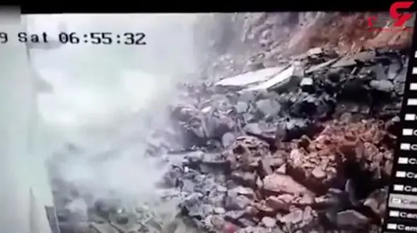 ریزش ناگهانی یک خانه پس از بارش شدید باران/ دفن شدن یک خودروی زیر آوار + فیلم