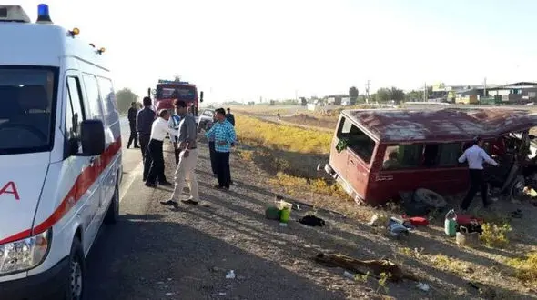 واژگونی هولناک مینی‌بوس با 20 مصدوم / در آرین شهر رخ داد!