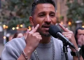 فیلم ضجه های بی امان و جگرسوز کامیار خواننده در مراسم فوت پدرش / چیدمان میز عزای باشکوه و آخرین تصویر از پدرش 