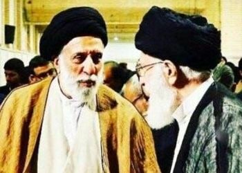 تصویری جالب از برادر رهبر معظم انقلاب در حال ورزش باستانی