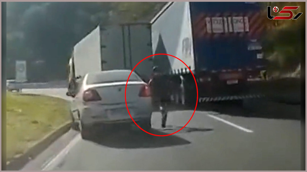 فیلم عجیب از زنده ماندن مرد دوچرخه سوار پس از تصادف با 2 کامیون / ببینید