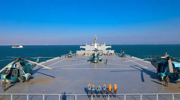 ناوگروه ۳۶۰ از میان ۲ چشم طوفان عبور کرد / 65 هزار کیلومتر دریانوردی در 232 روز