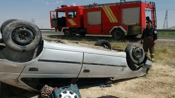 راننده پژو در اتوبان زنجان _تبریز زیر کامیون رفت 