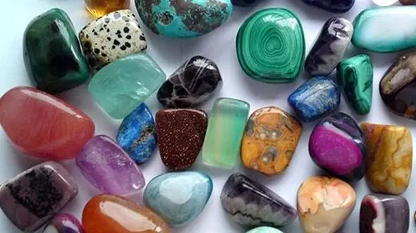 توقیف سنگ های قیمتی میلیاردی قاچاق در فرودگاه اصفهان