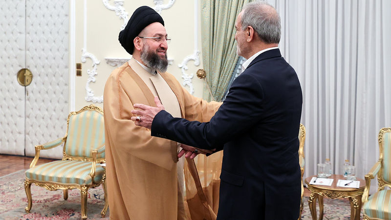 دکتر مسعود پزشکیان شامگاه یکشنبه ۱۶ شهریور ۱۴۰۴، در دیدار آقای سید عمار حکیم ، رهبر جریان حکمت ملی عراق