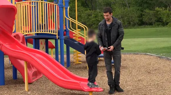  با دیدن این فیلم متوجه می شوید که کودکان به چه سادگی فریب می خورند+فیلم