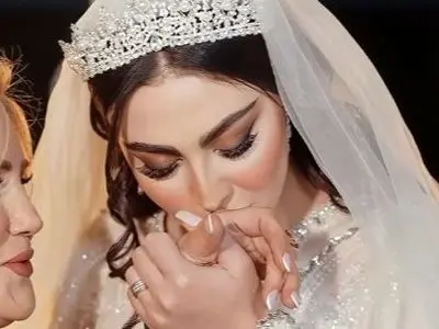 فیلم / مریم مومن  دوتا لباس عروس داشت .../  صفرتاصد  آماده سازی لباس عروس دوم مریم مومن .../  تفاوت زیاد با لباس عروس اولش برای برای افتر پارتی  ......