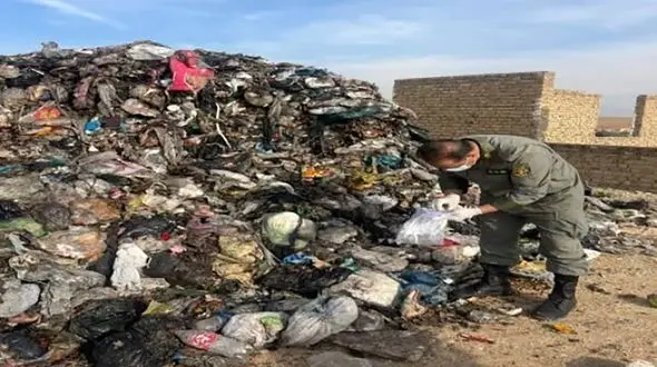 اخراج ۴ تریلی زباله توقیف شده از استان تهران