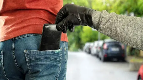 توصیه‌های مهم پلیس برای پیشگیری از جیب‌بری/ این نکات را جدی بگیرید! 