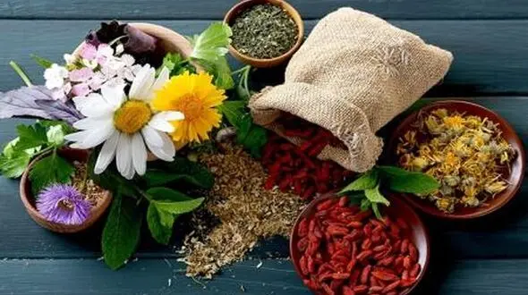 راهکارهای طب سنتی برای مقابله با سرفه