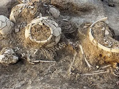 از زبان یابنده گنج: باور نمی‌کردم این گنج طلایی را در منطقه خودمان پیدا کنم! / فلزیاب راز گنج ۲ هزار ساله را فاش کرد + عکس ها