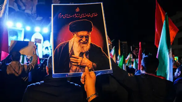 تعطیلی تهران کافی نیست! / باید همه کشور تعطیل بشود تا عزاداران در بدرقه آقای شهید ایران شرکت کنند / مطالبه سراسری مردم