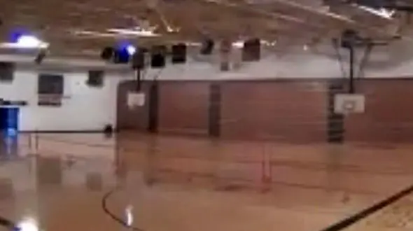  رعد و برق این سالن ورزشی را ترکاند + فیلم