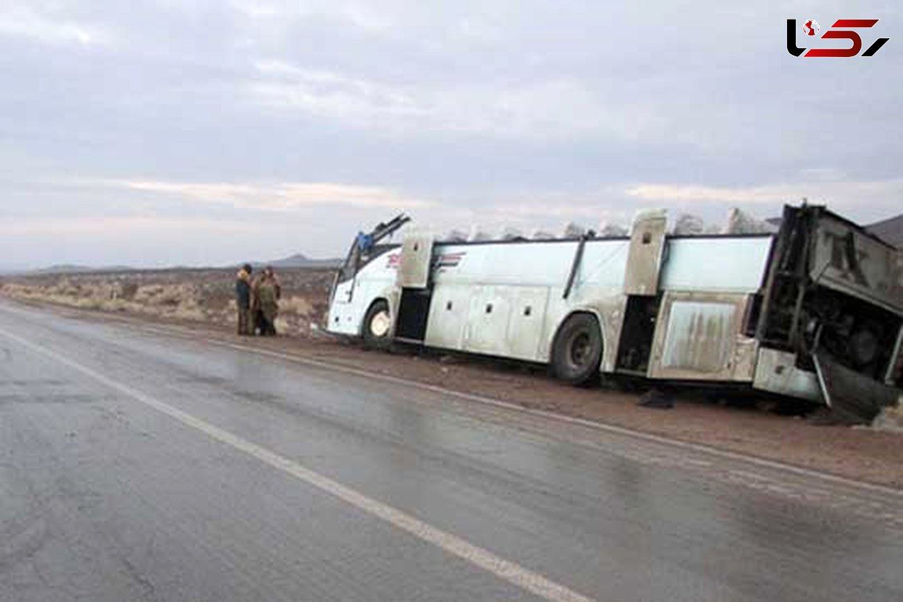  8 زخمی بر اثر تصادف تریلی با اتوبوس در آمل 