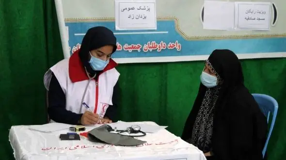 اجرای طرح کاروان سلامت و ویزیت رایگان توسط هلال احمر ساری 