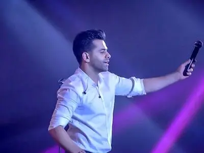 فیلم آواز احساسی /  صدای پسره تو کنسرت چشم رضا بهرام رو گرفت آووردش بالا خوند سالن رو ترکوند 