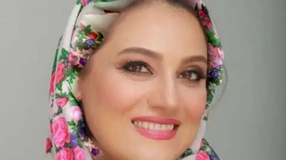فیلم / شبنم مقدمی: داشتم به مژده لواسانی اورد میدادم که امام رضا (ع) هوامو داره، دیدم کفشامو بردن!  /  با دمپایی آبی از حرم رفتم تا هتل!