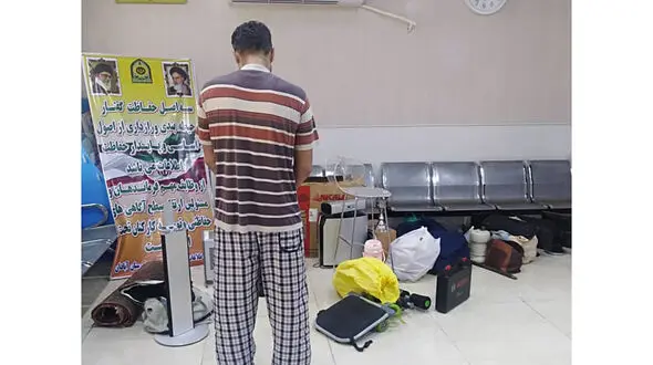 دستگیری سارق خانه در آبادان / او اعتراف کرد + عکس