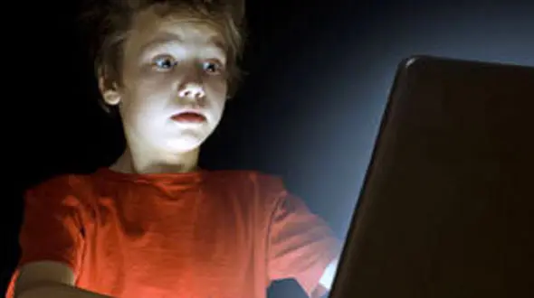 تاثیر منفی فیلم‌های مستهجن بر آینده کودکان 