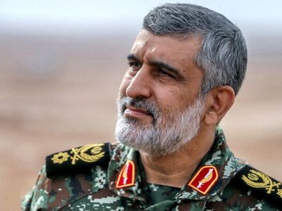عکس سفر در زمان / سردار حاجی زاده و سردار باقری 2 سردار شهید جنگ ۱۲ روزه، هنگام کار بر روی یک موشک ایرانی / ۳۸ سال پیش