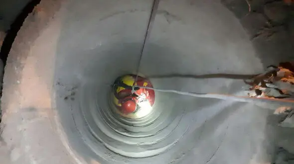 نجات یک شتر از چاه  