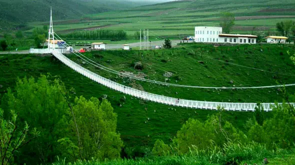 بزرگترین پل معلق خاورمیانه در مشگین شهر ایران است