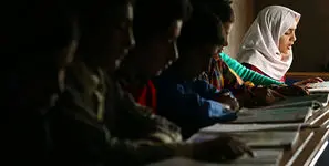 مرگ مدرسه؛ دانش آموزان از هوش مصنوعی درس می گیرند نه معلم ها / مدارس جایی برای نگهداری بچه ها شده است و آموزش و پرورش، عقب مانده! / حتی آپارات هم از آموزش و پرورش کارمدتر است