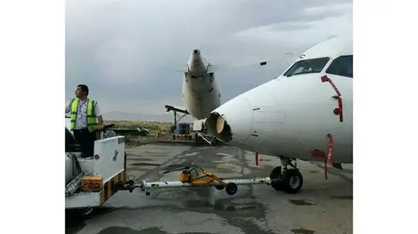 فیلم صحنه  وحشتناک در فرودگاه مشهد / بلایی که طوفان بر سر هواپیمای مسافربری آورد + عکس ها