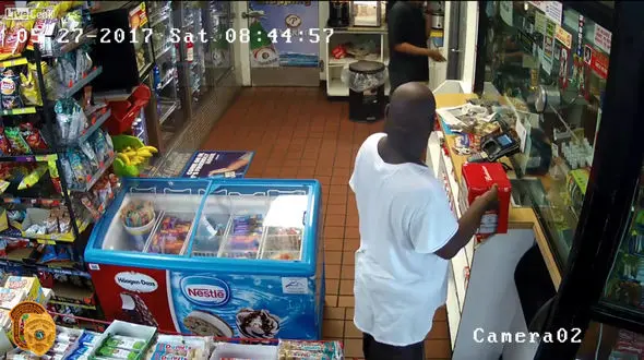 سرقت 12 بطری دلستر از یک سوپر مارکت + فیلم