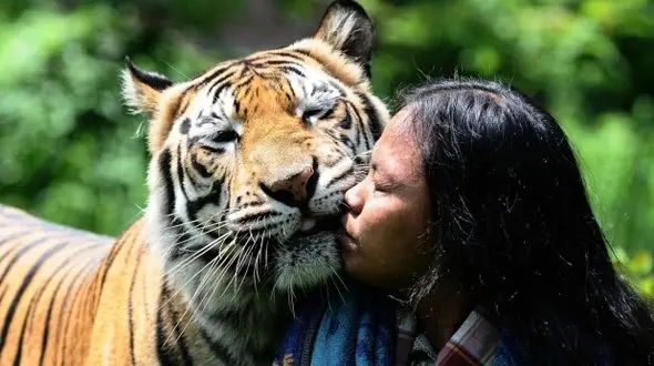 خطرناکترین بوسه جهان + عکس