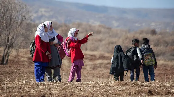 زنجیر عدالت آموزشی پزشکیان روی دیوار کوتاه آموزش و پرورش رها شده است