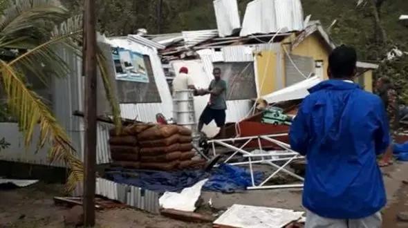 اسکان اضطراری بیش از ۱۸ هزار نفر پس از طوفانِ جزیره فیجی + عکس