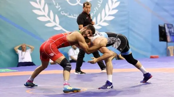 سوتی وحشتناک گزارشگر معروف ایرانی/ شیرمادر  و نان پدر حلال کشتی گیر آذربایجان؟+فیلم