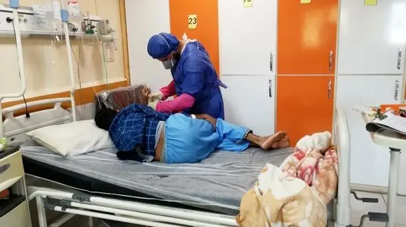 به بیمار نگفتم کرونا دارد تا قلبش نایستد! / فریاد می زد کاش ماسک زده بودم