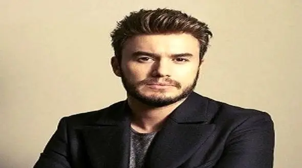 فیلم آواز باشکوه فارسی خواننده ترکیه ای با آهنگ عشقم صدا کن ! / انقد عشقم رو بامزه تلفظ میکنهکنسرت میره هوا !