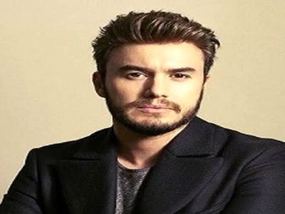 فیلم آواز باشکوه فارسی خواننده ترکیه ای با آهنگ عشقم صدا کن ! / انقد عشقم رو بامزه تلفظ میکنهکنسرت میره هوا !