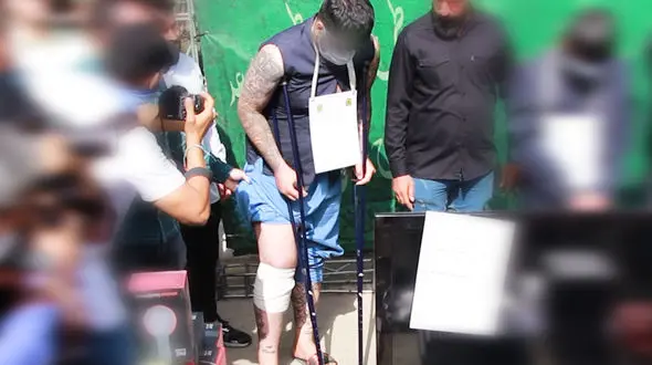 شلیک دقیق پلیس به سارق خشن / با قمه به پلیس حمله کرده بود + فیلم و عکس