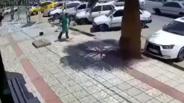 فیلم سرقت وحشیانه گوشی  موبایل دختر جوان در خیابان مصطفی خمینی